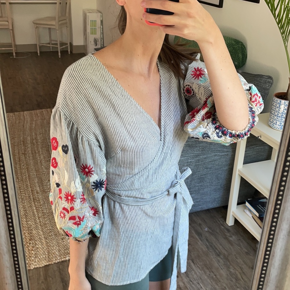 Like NEW Puff Sleeve Tie Shirt